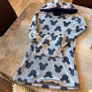 Hooded Mickey cozy / pullover robe